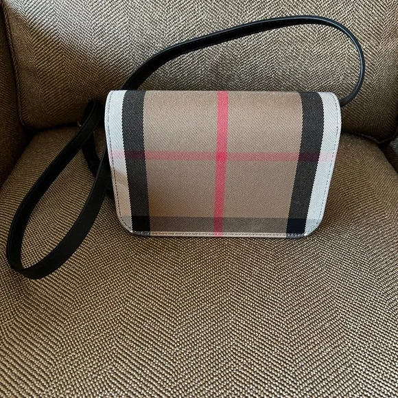 Burberry purse - Picture 4 of 16